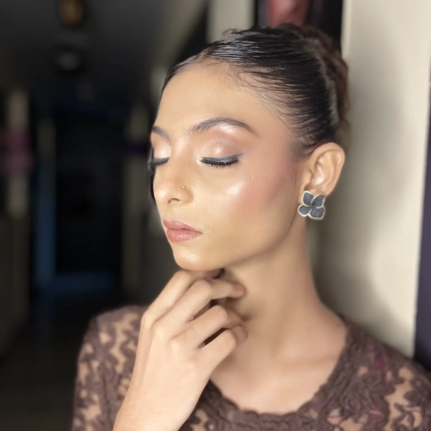 Dewy soft glam side angle — Patna