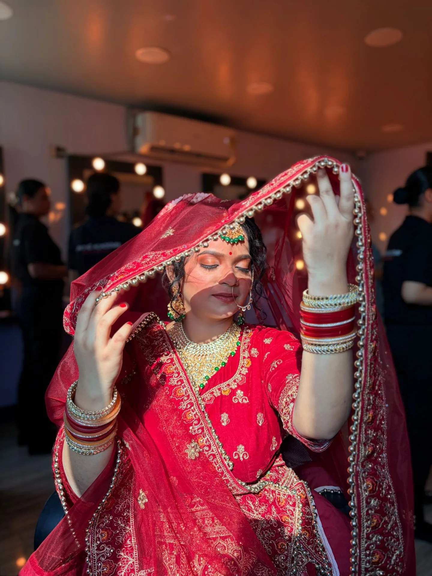 Red bridal dupatta lifting — Patna