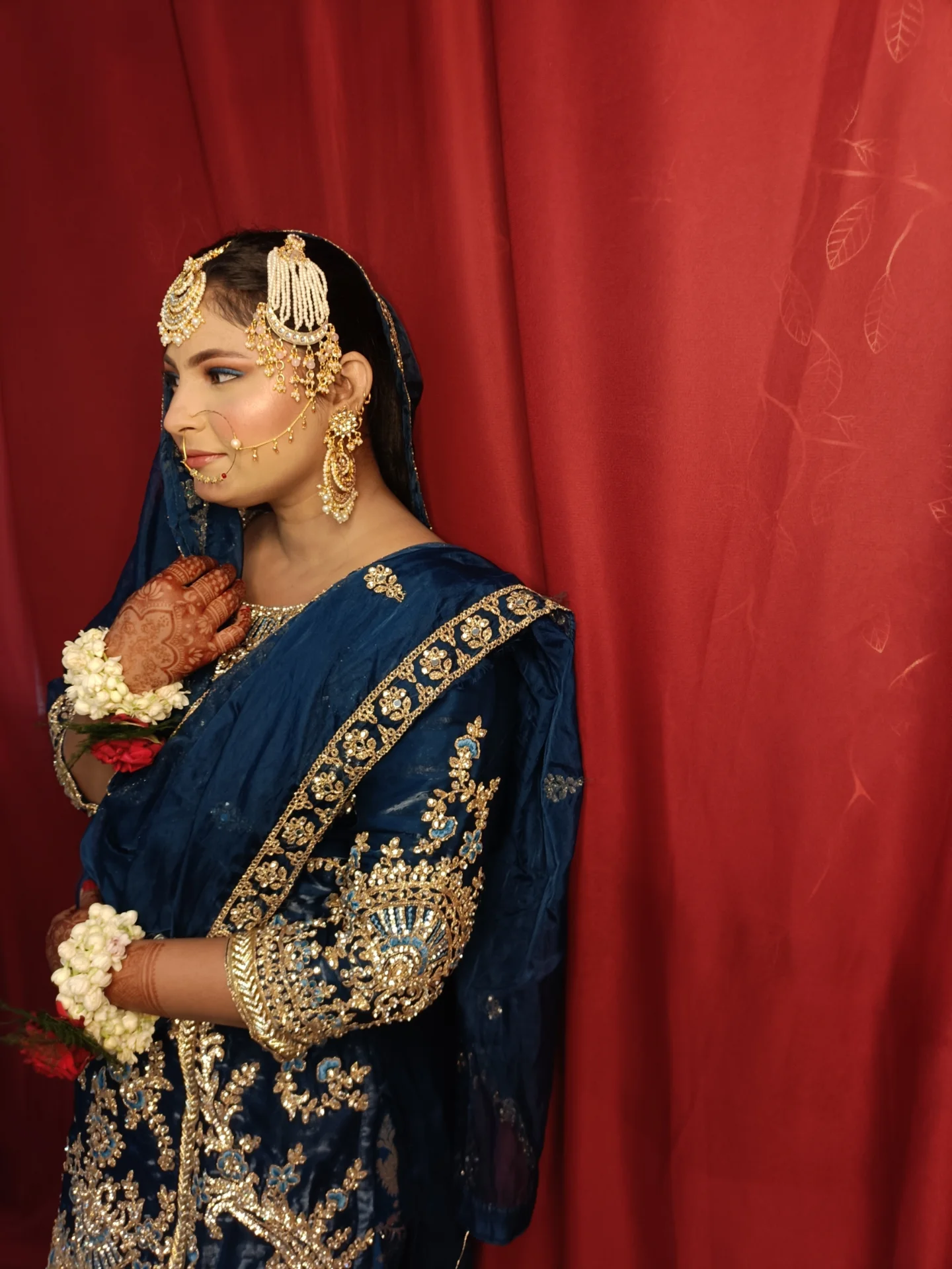 Blue bridal hands on chest — Patna